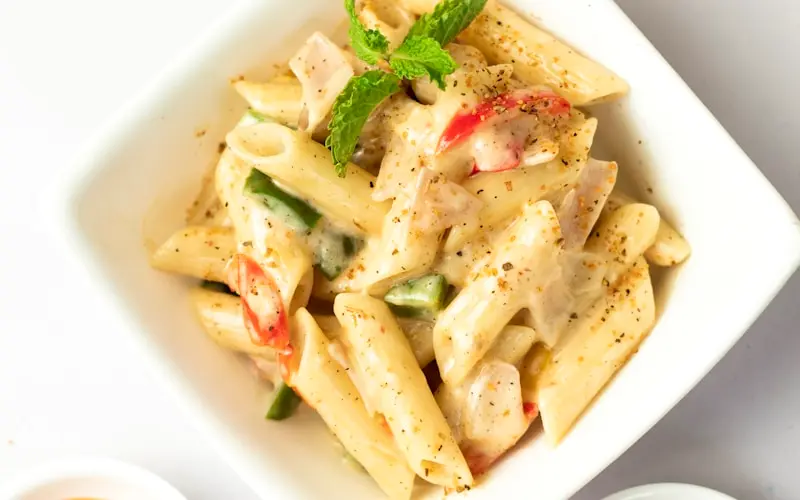 باستا الفريدو بالدجاج: كريمية ولذيذة في 30 دقيقة