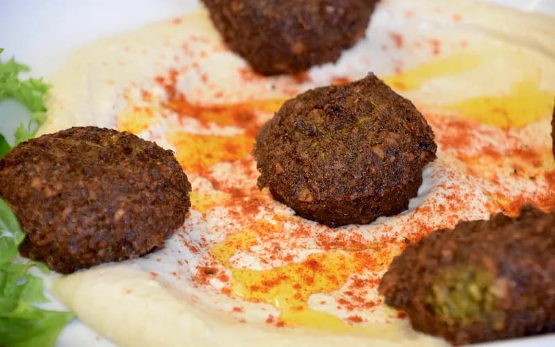 فلافل مقرمشة مثل المطاعم: المقادير وطريقة القلي الصحيحة