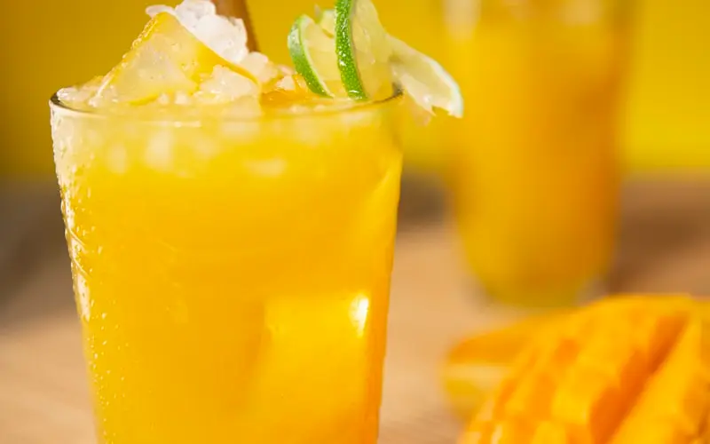 عصير المانجو بالحليب: منعش وسهل التحضير